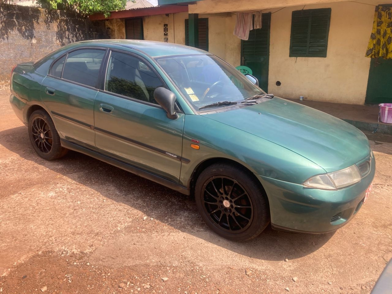 MITSUBISHI CARISMA ESSENCE AUTOMATIQUE CLIMATISÉE, Voitures, Conakry