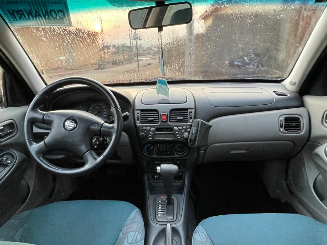 Nissan Almera, Voitures, Conakry