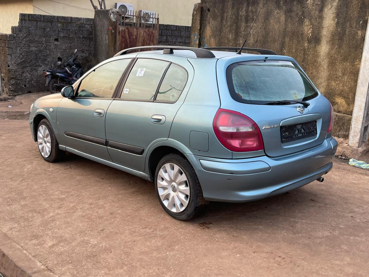 Nissan Almera, Voitures, Conakry