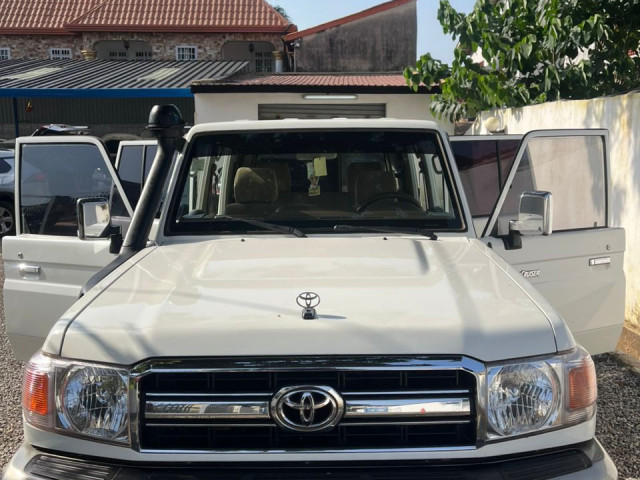 TOYOTA LAND CRUISER, Voitures, Conakry