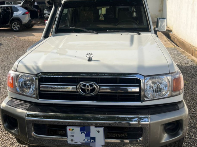TOYOTA LAND CRUISER, Voitures, Conakry