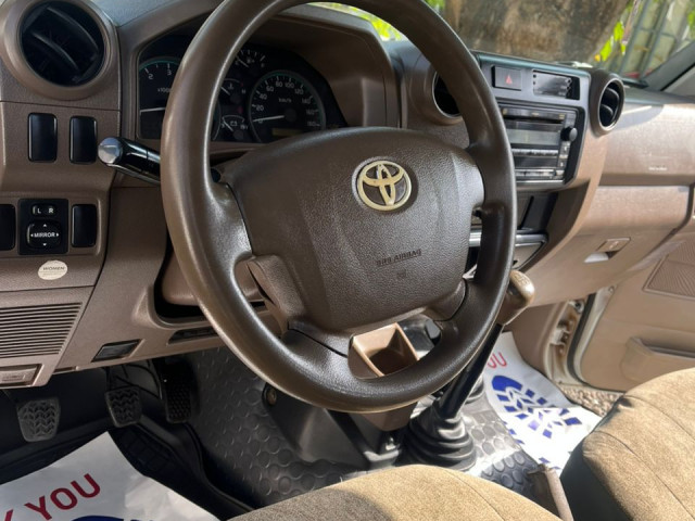 TOYOTA LAND CRUISER, Voitures, Conakry
