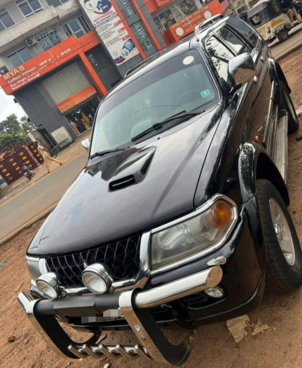 MITSUBISHI PAJERO, Voitures, Conakry