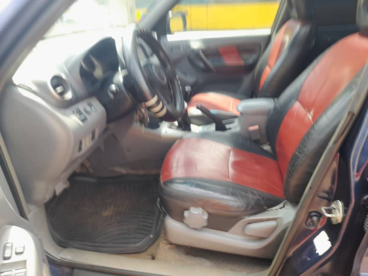 TOYOTA RAV4, Voitures, Conakry