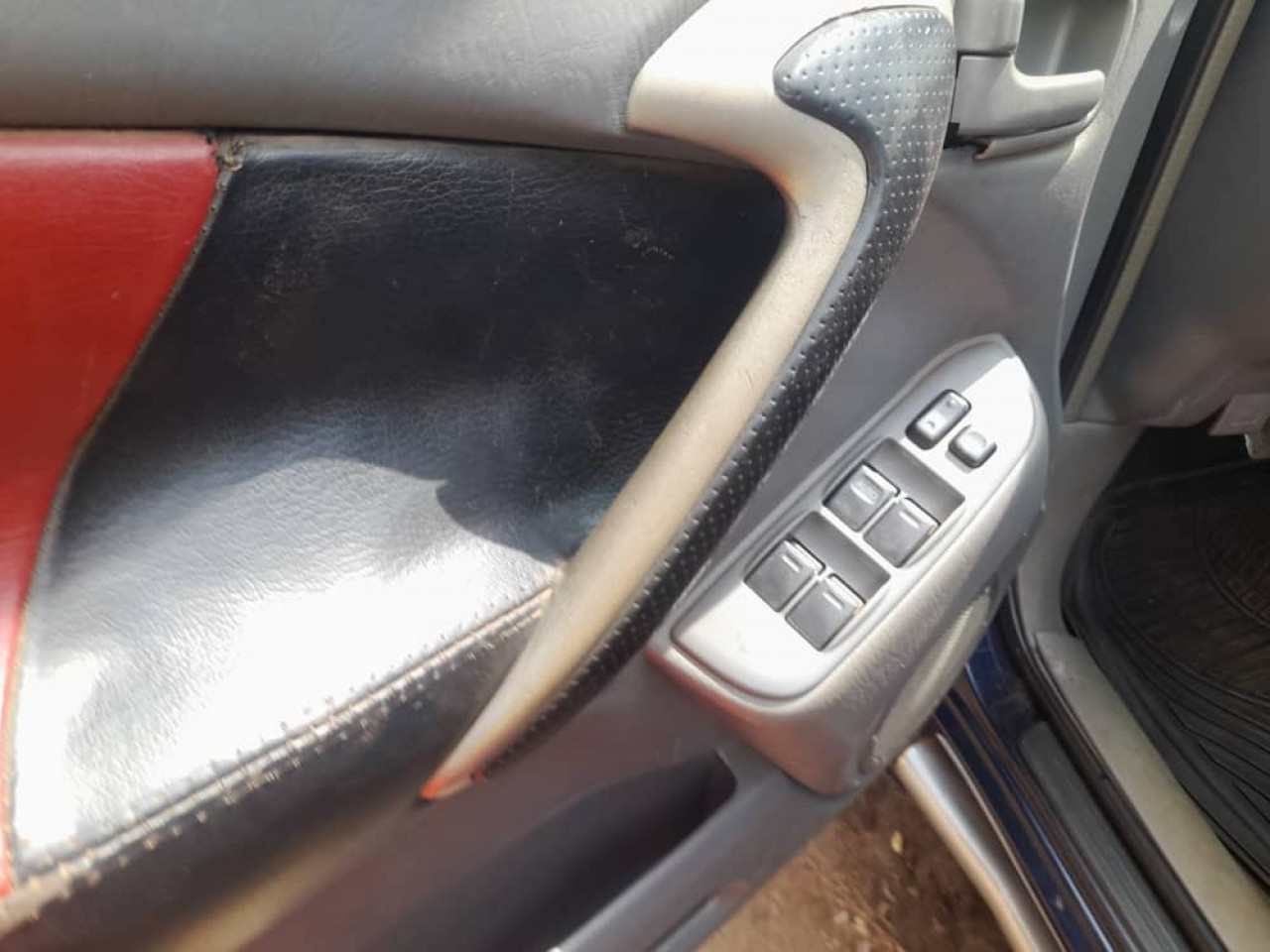 TOYOTA RAV4, Voitures, Conakry