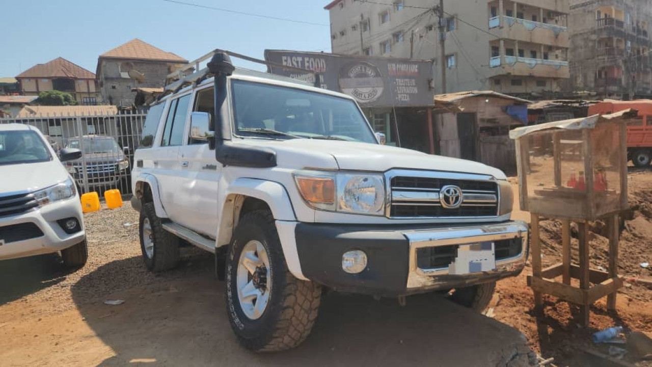 TOYOTA LAND CRUISER, Voitures, Conakry