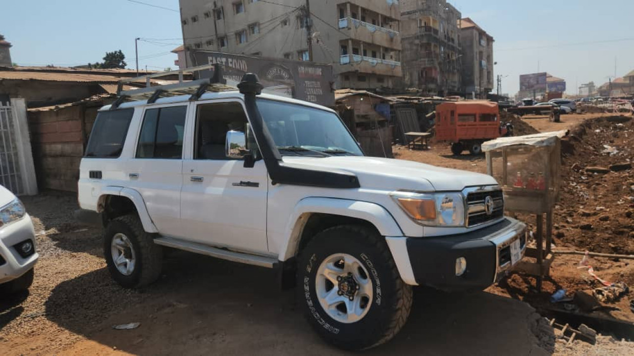 TOYOTA LAND CRUISER, Voitures, Conakry