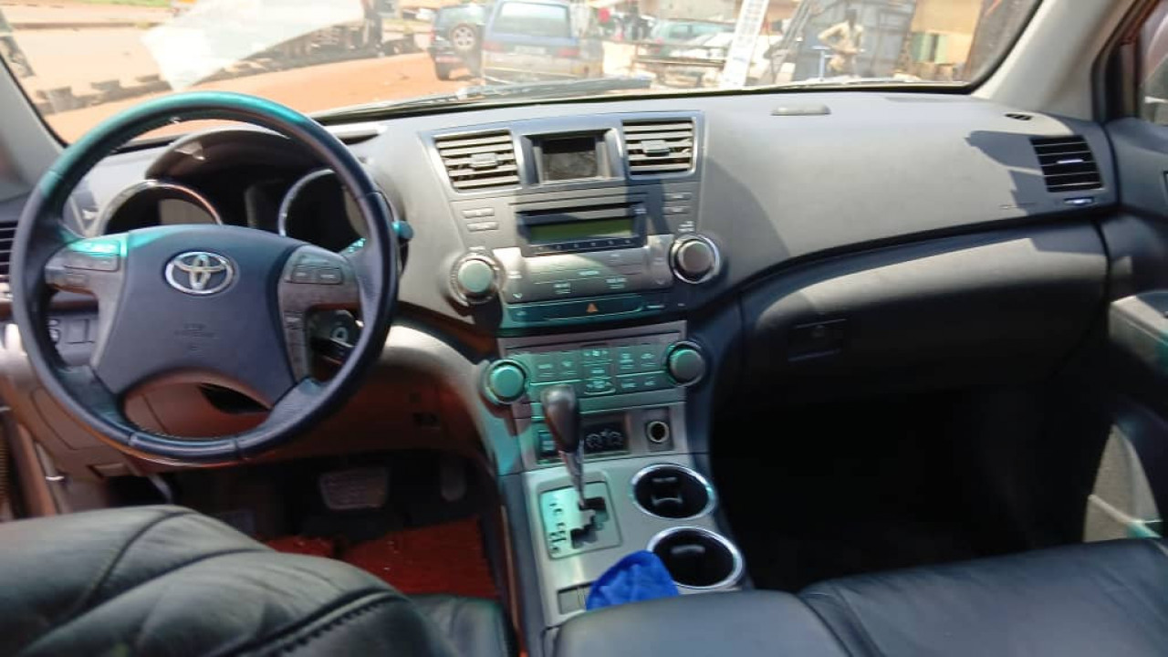 TOYOTA HIGHLANDER, Voitures, Conakry