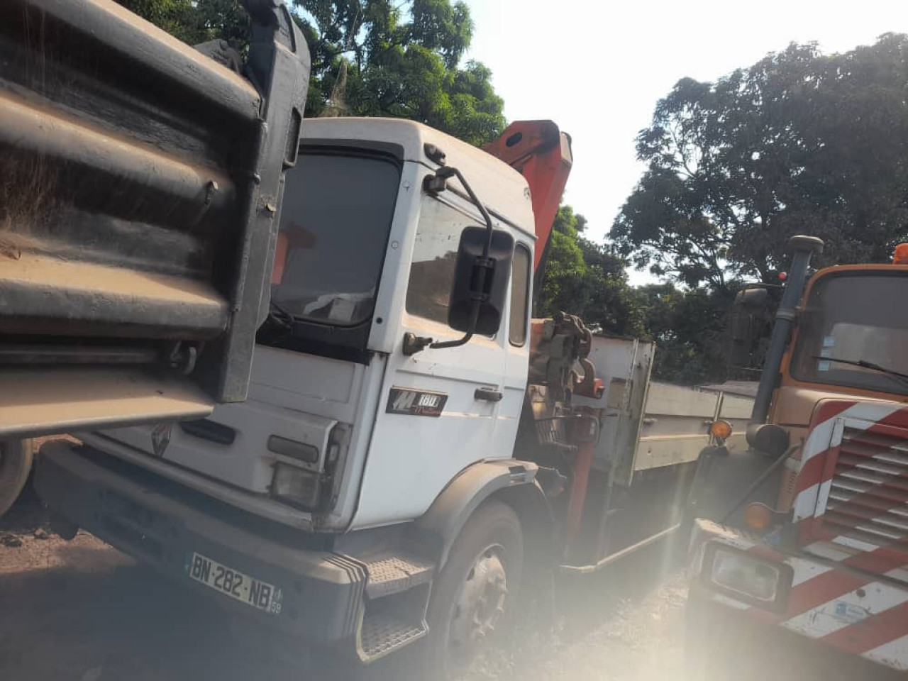 RENAULT GRUE RIDELLES SORTIE PORT, Camions - Autobus, Conakry