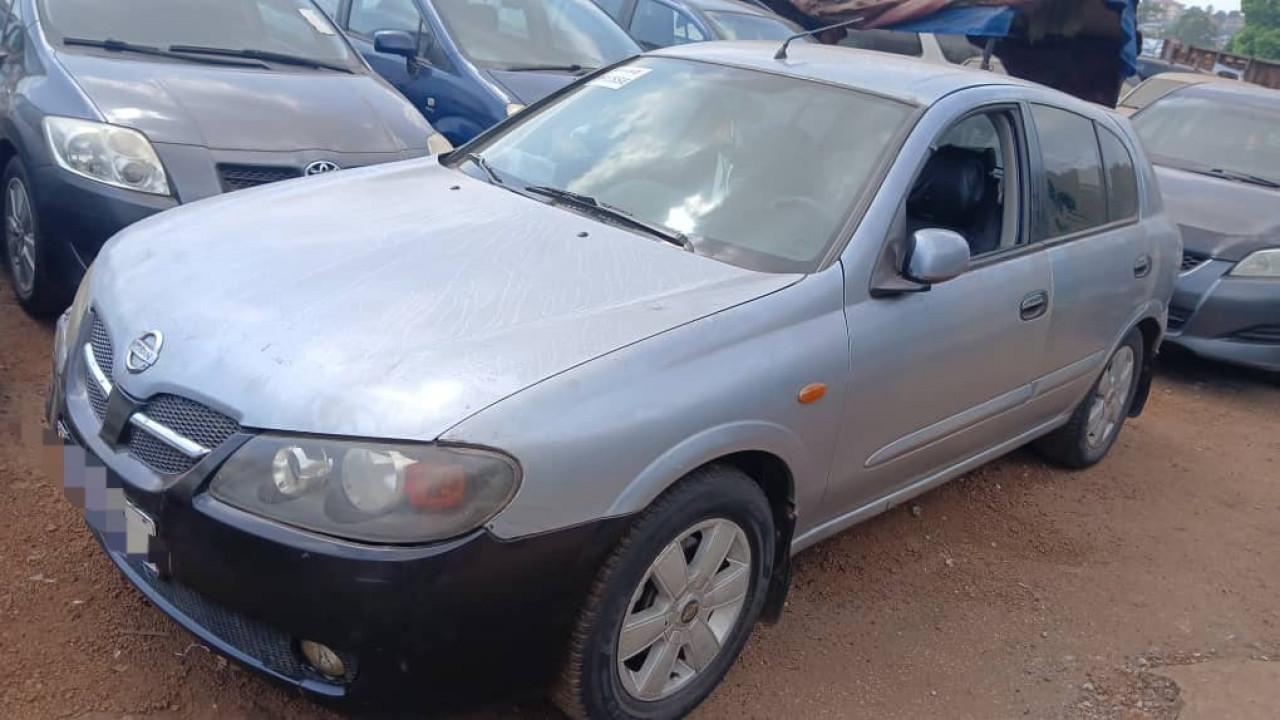 NISSAN ALMERA CLIMATISÉE, Voitures, Conakry