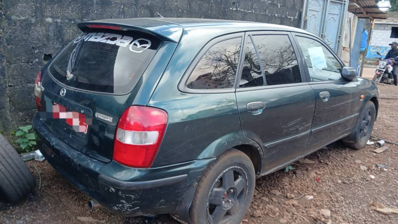 MAZDA 323, Voitures, Conakry