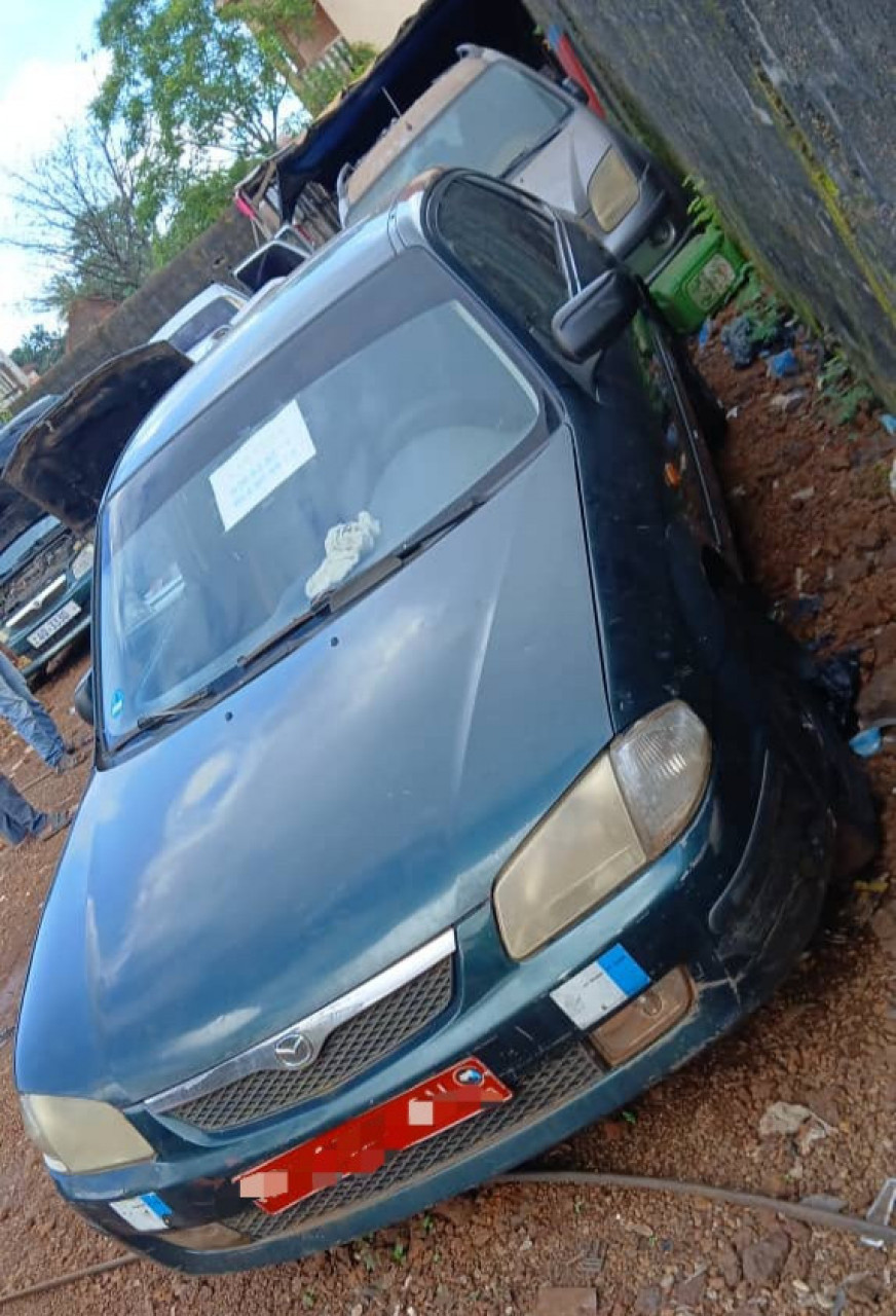 MAZDA 323, Voitures, Conakry