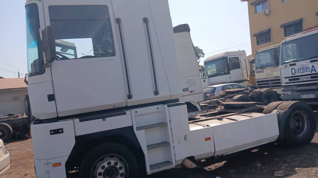 RENAULT MAGNUM 440, Camions - Autobus, Conakry