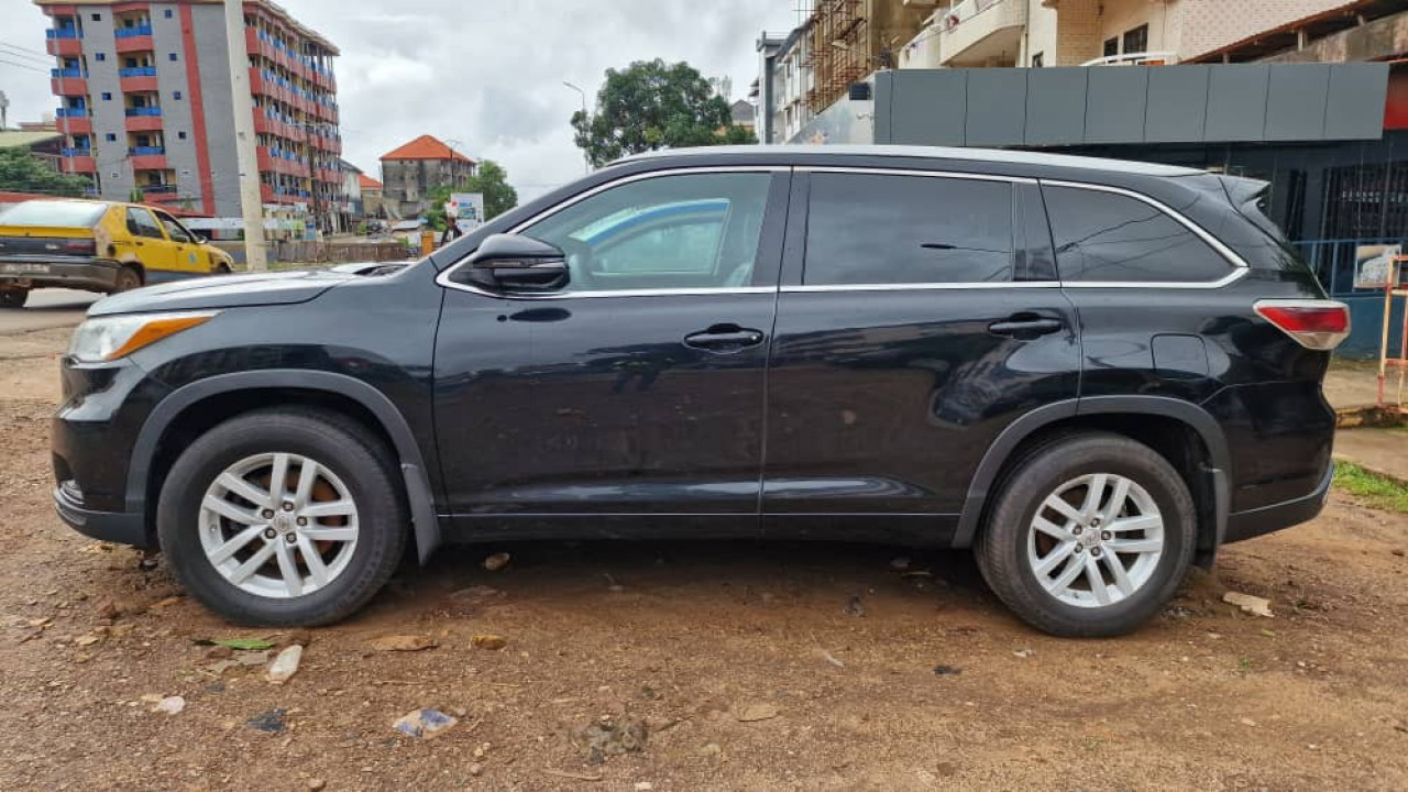 TOYOTA HIGHLANDER, Voitures, Conakry