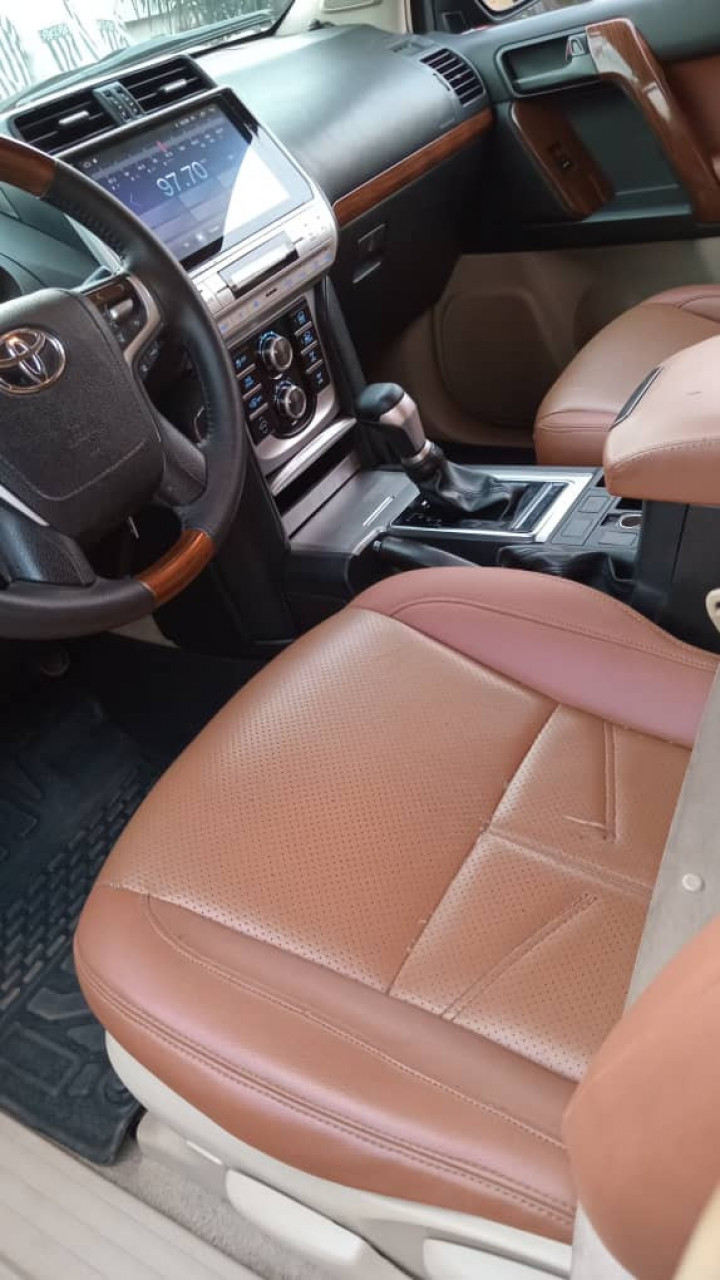 TOYOTA PRADO AUTOMATIQUE, Voitures, Conakry