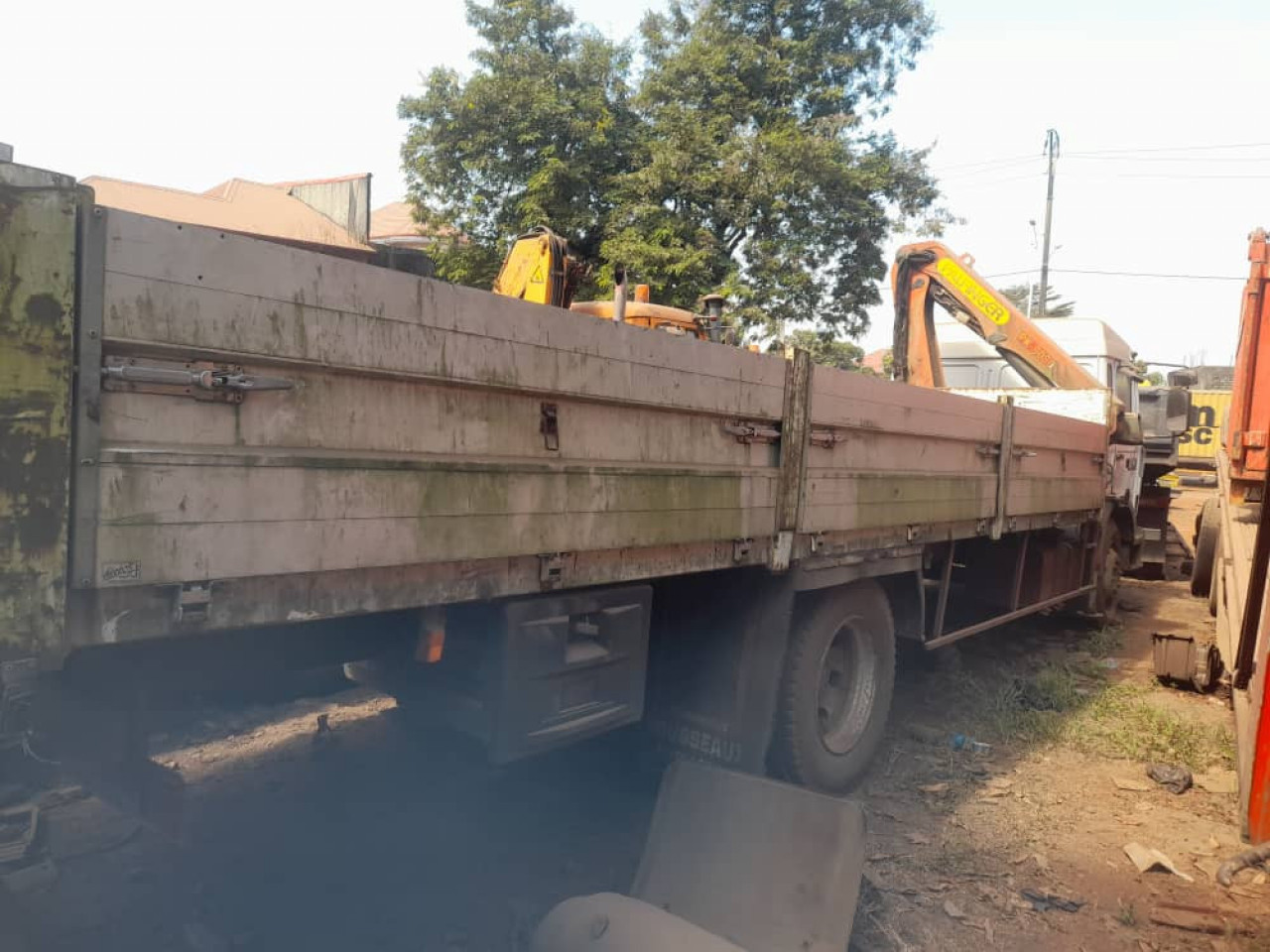 RENAULT GRUE ET BENNE, Camions - Autobus, Conakry