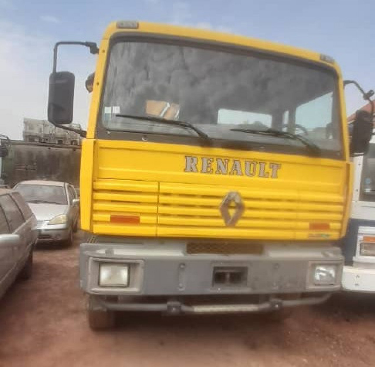 RENAULT GRUE ET BENNE, Camions - Autobus, Conakry