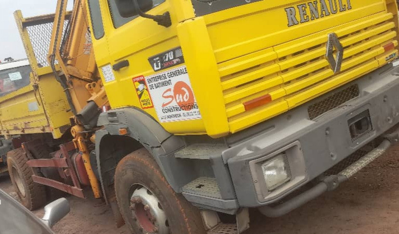 RENAULT GRUE ET BENNE, Camions - Autobus, Conakry