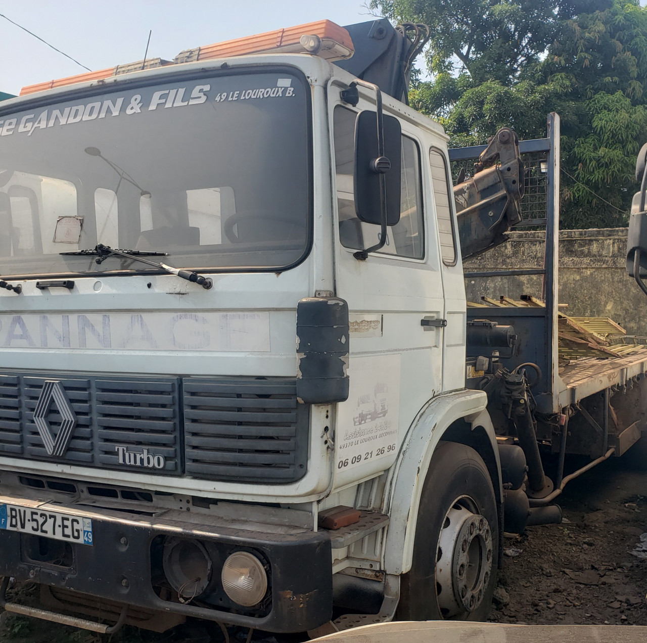 RENAULT GRUE RIDELLES, Camions - Autobus, Conakry