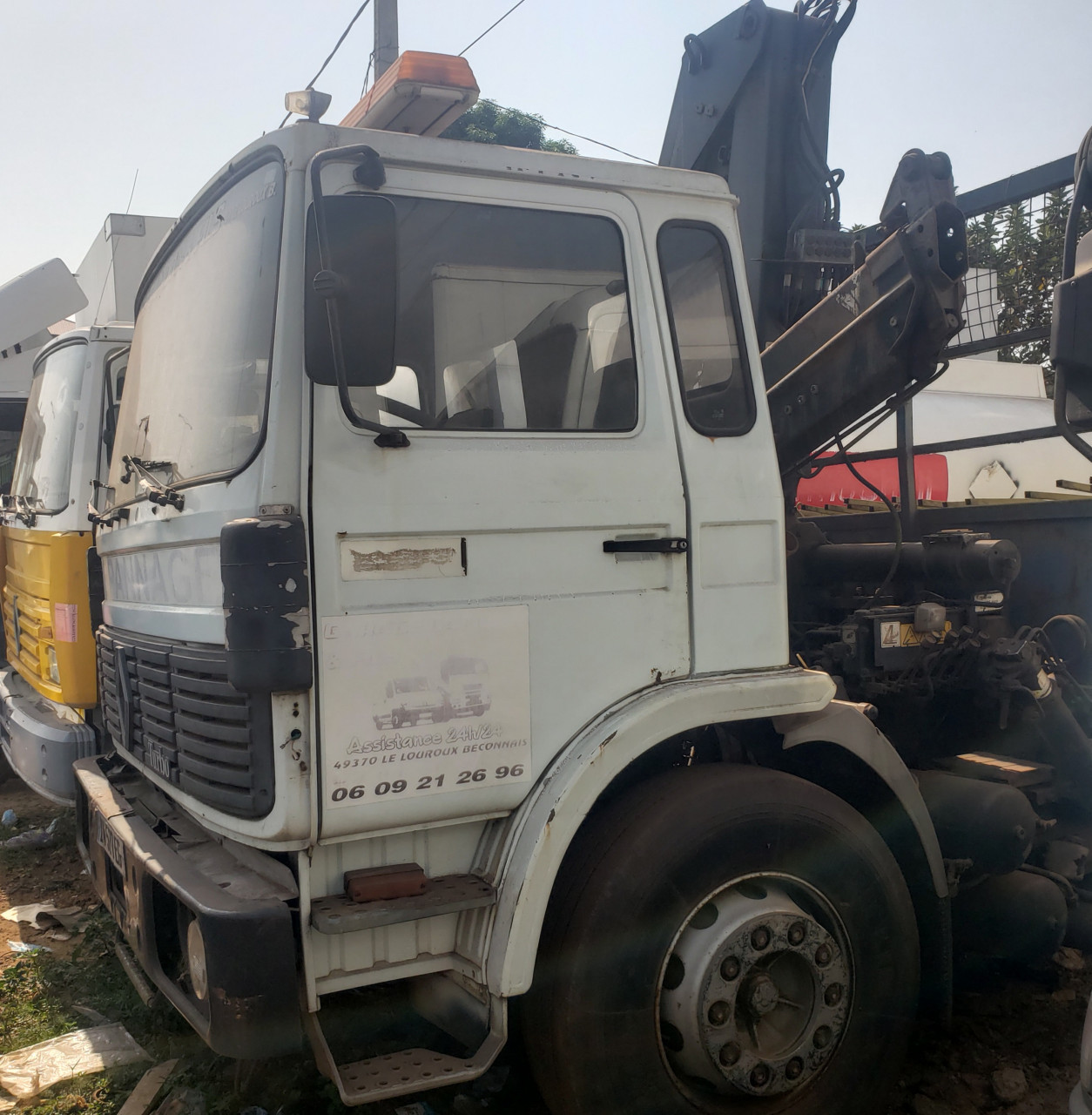 RENAULT GRUE RIDELLES, Camions - Autobus, Conakry