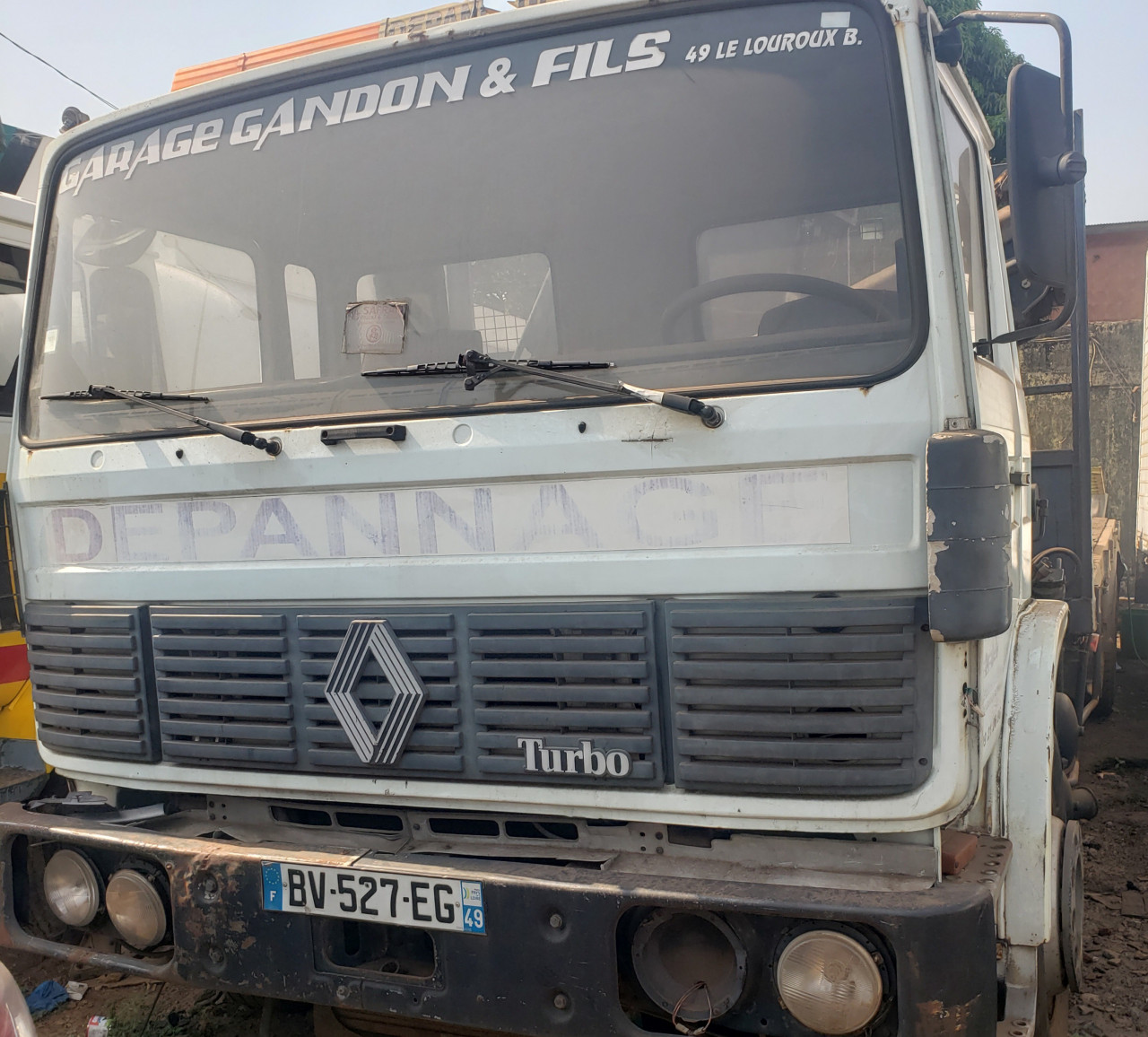 RENAULT GRUE RIDELLES, Camions - Autobus, Conakry