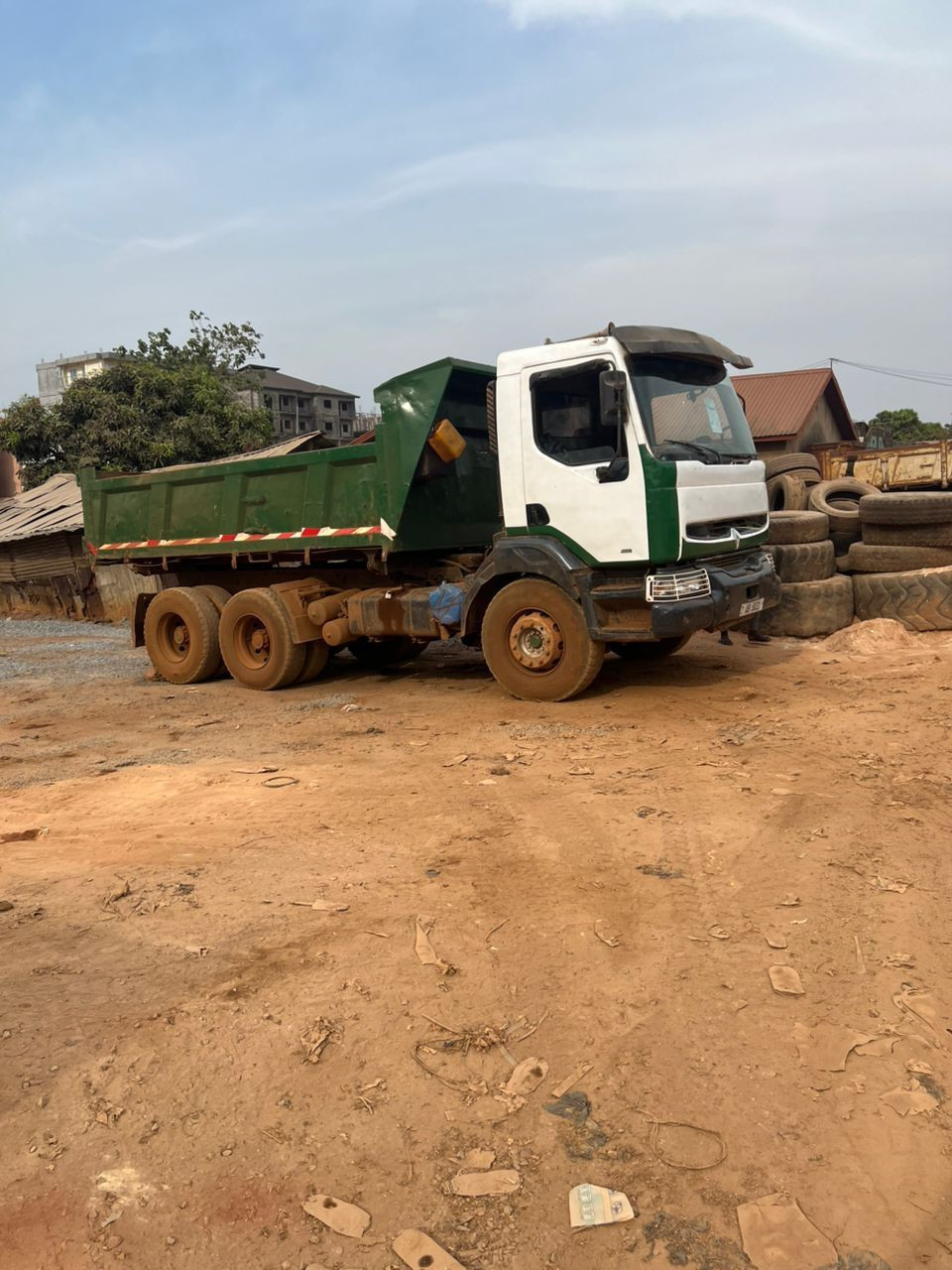 CAMIONS IVECO EUROTRAKKER, Camions - Autobus, Conakry