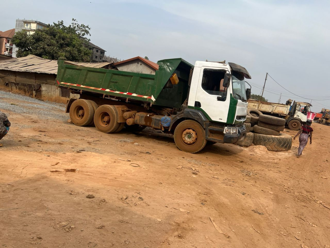 CAMIONS IVECO EUROTRAKKER, Camions - Autobus, Conakry