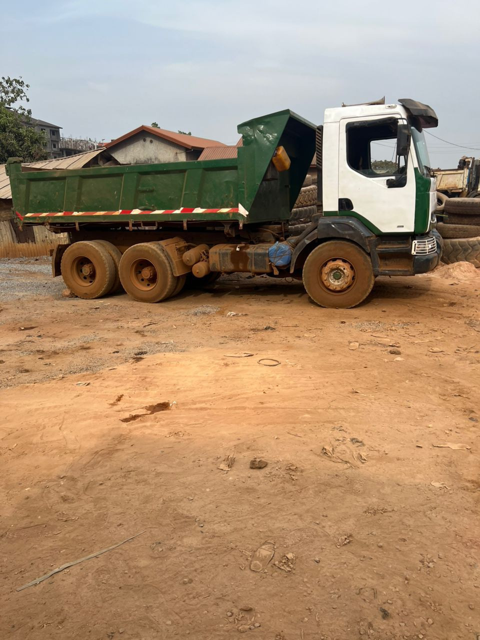 CAMIONS IVECO EUROTRAKKER, Camions - Autobus, Conakry