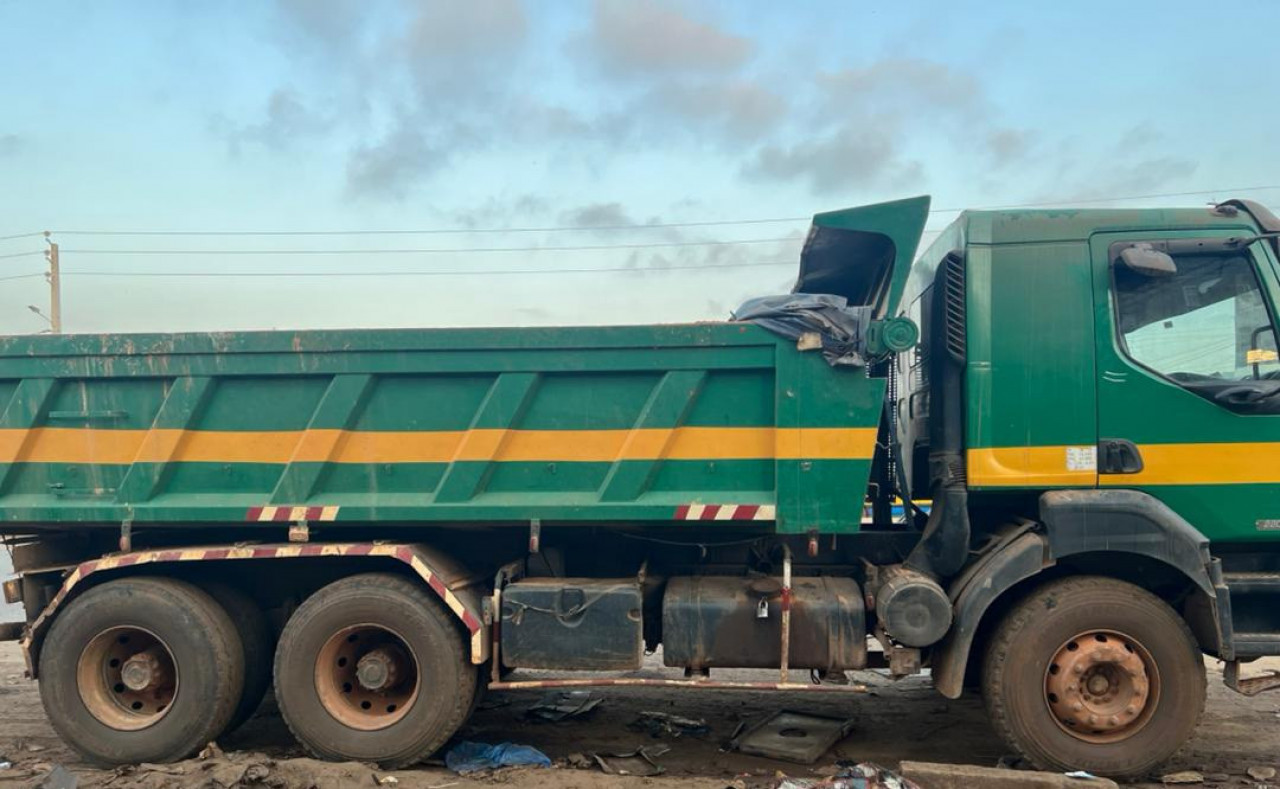 RENAULT KERAX BENNE 10 ROUES, Camions - Autobus, Conakry