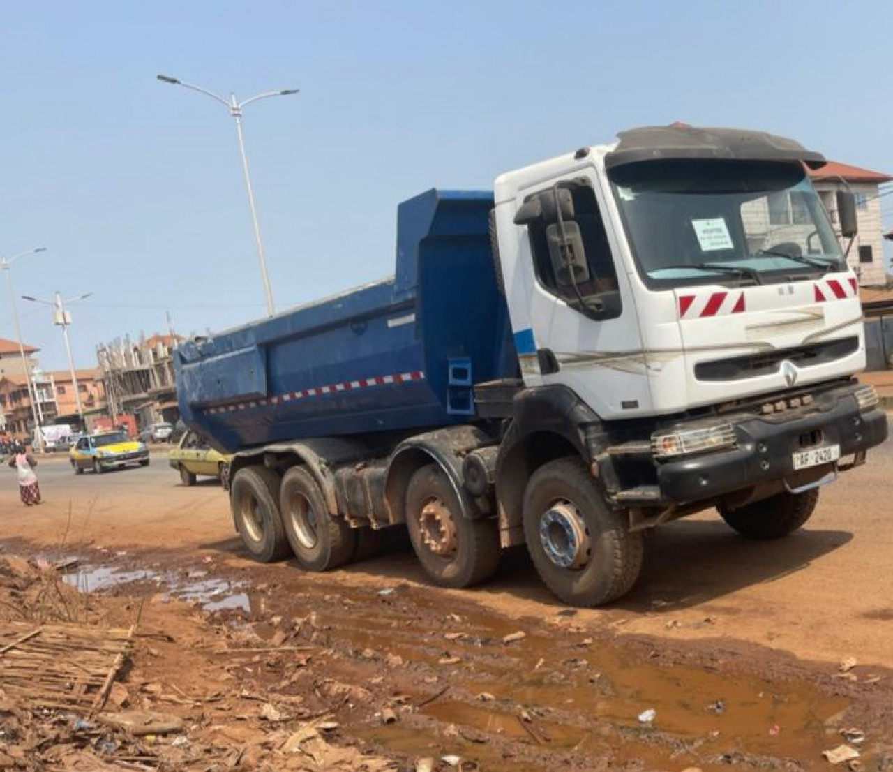 RENAULT KERAX BENNE 12 ROUES, Camions - Autobus, Conakry