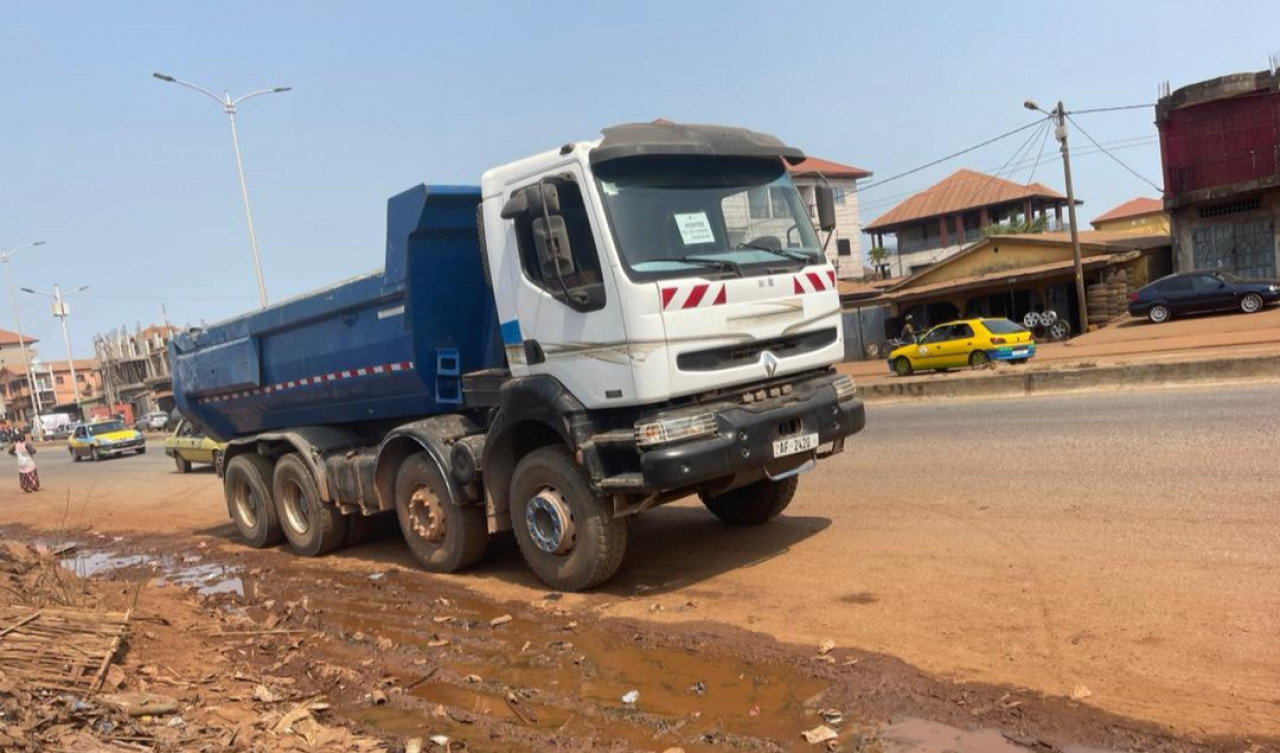 RENAULT KERAX BENNE 12 ROUES, Camions - Autobus, Conakry