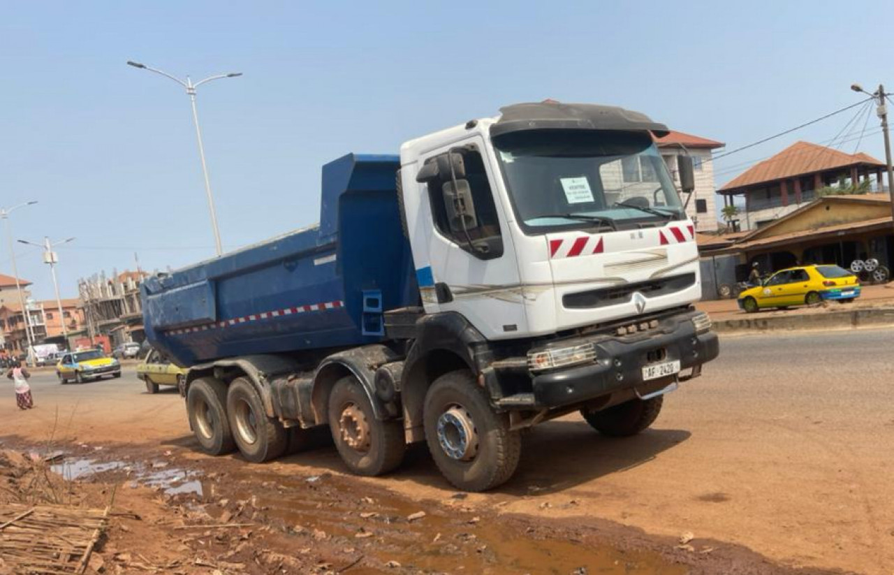 RENAULT KERAX BENNE 12 ROUES, Camions - Autobus, Conakry