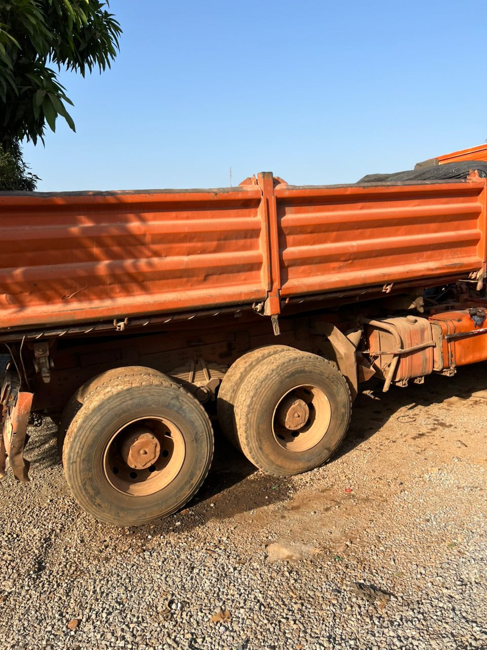 CAMIONS IVECO, Camions - Autobus, Conakry