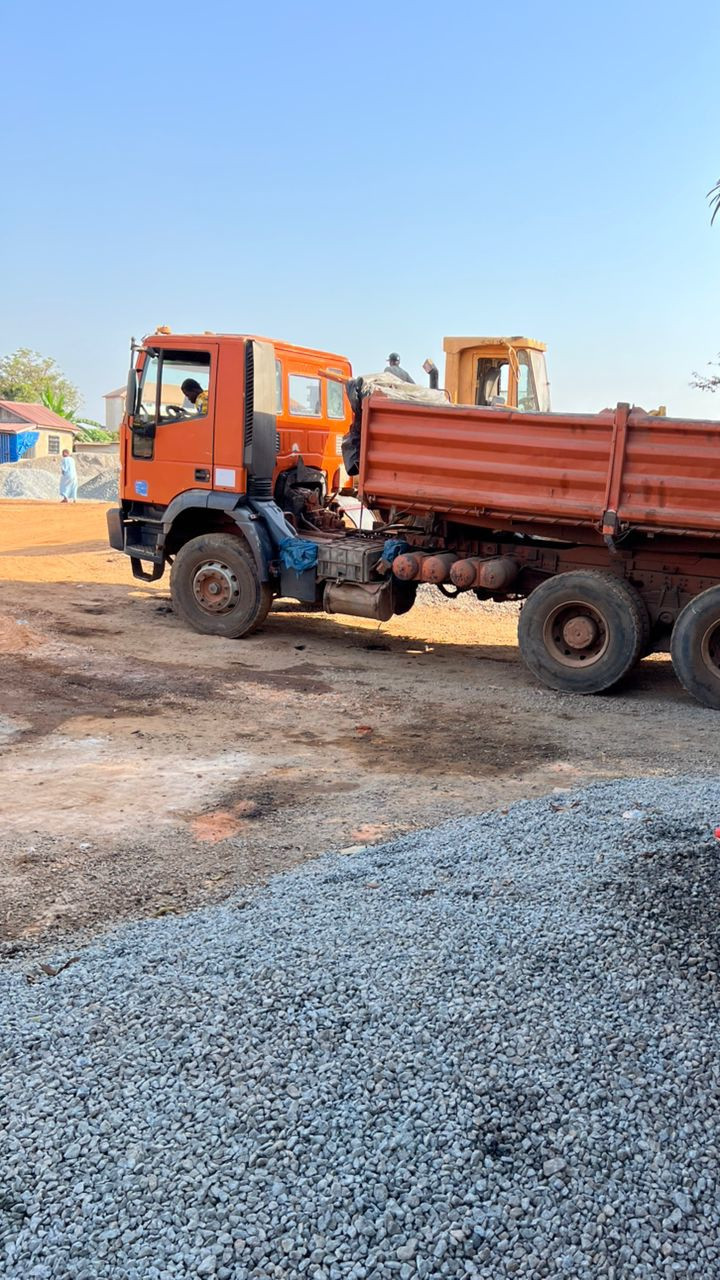 CAMIONS IVECO, Camions - Autobus, Conakry