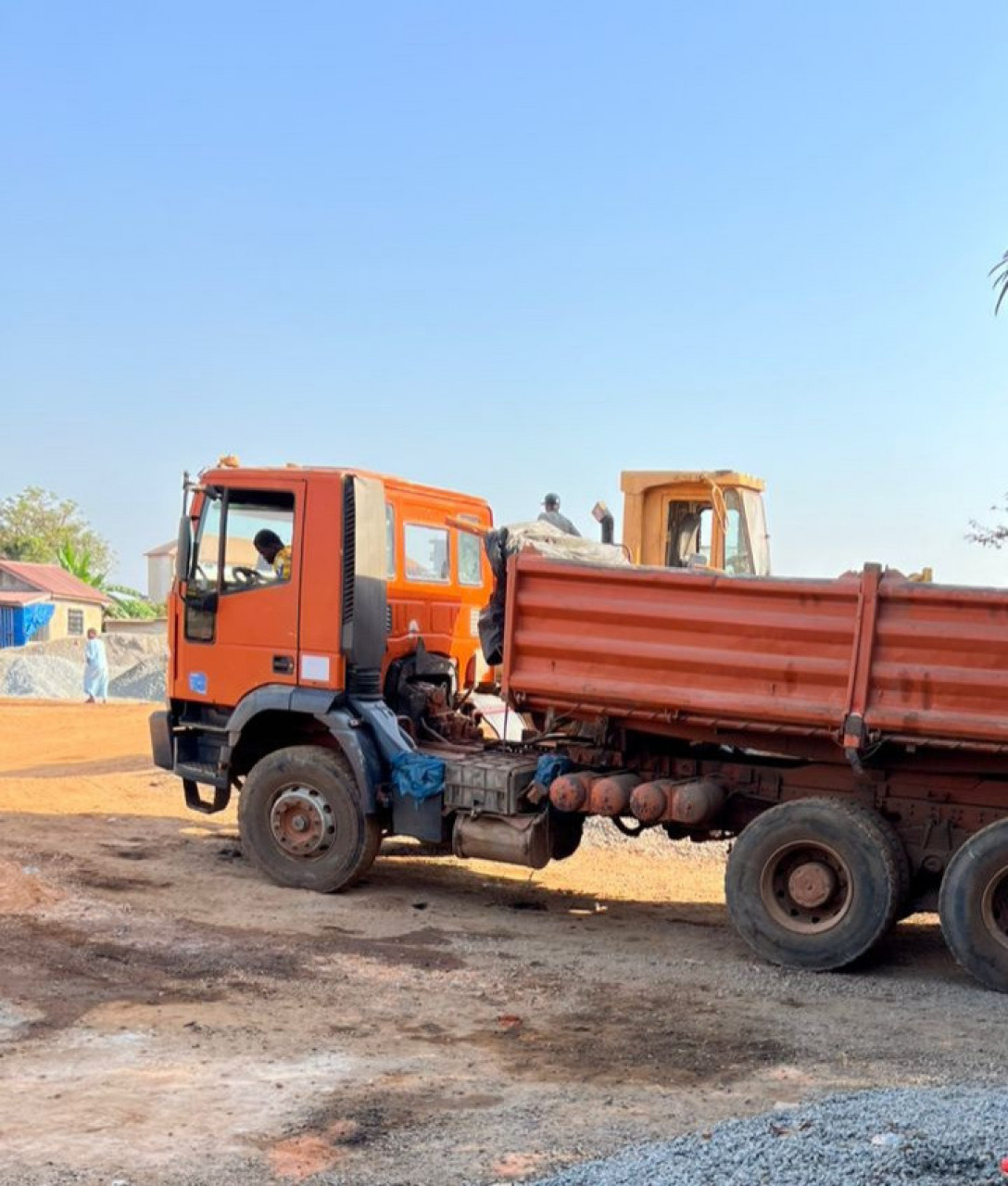 CAMIONS IVECO, Camions - Autobus, Conakry