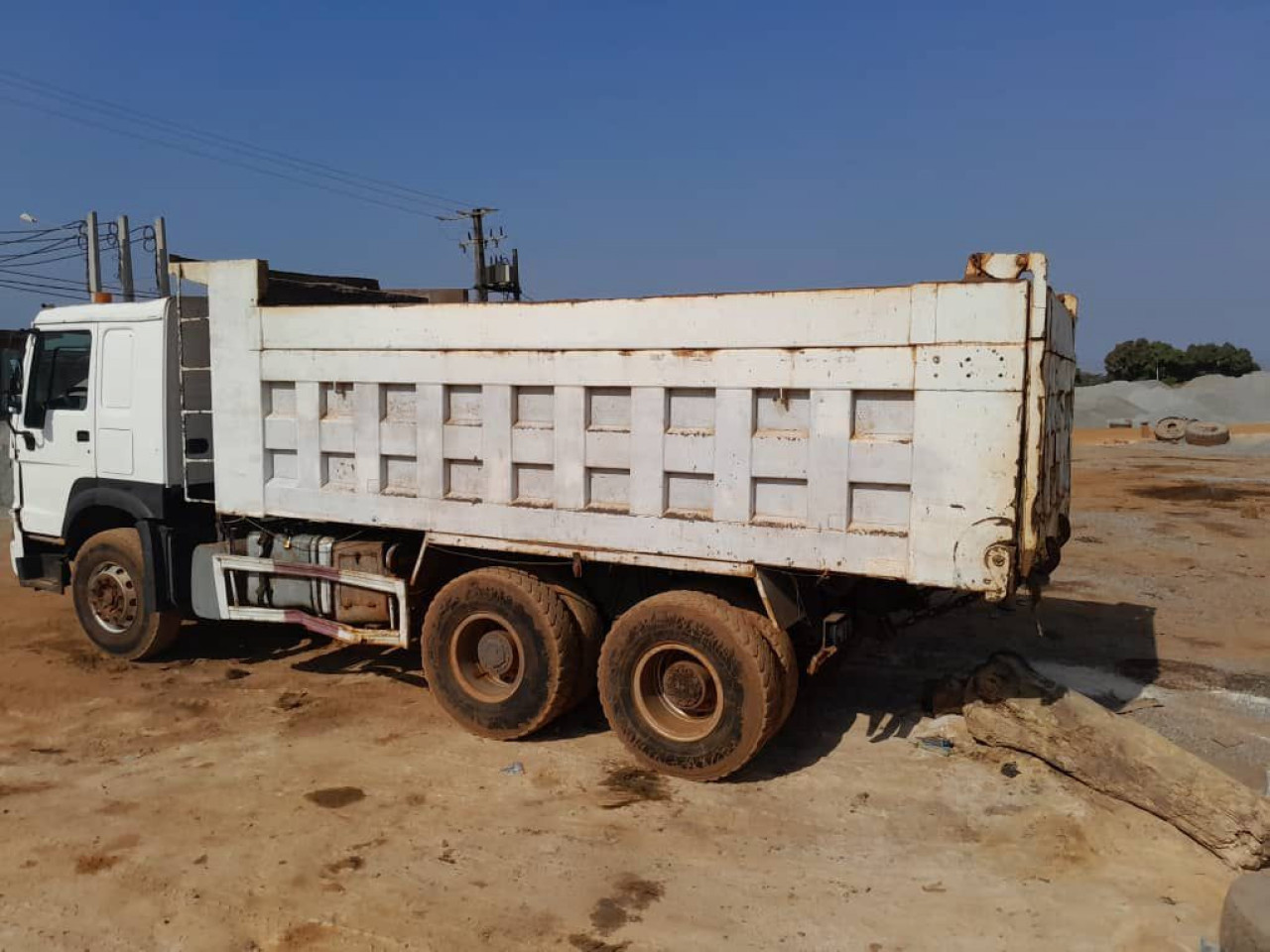 CAMION HOWO 10 ROUES, Camions - Autobus, Conakry