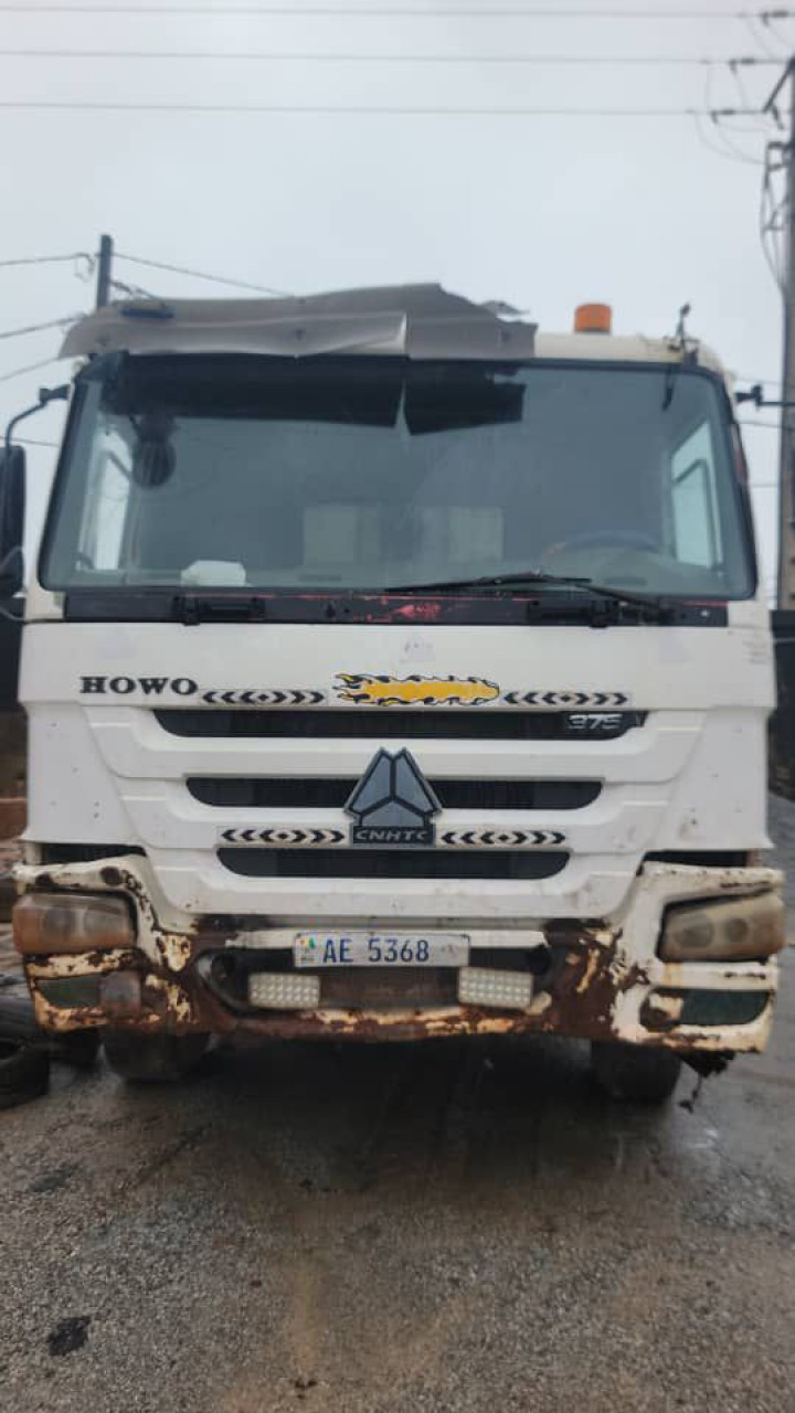 CAMION HOWO 10 ROUES, Camions - Autobus, Conakry