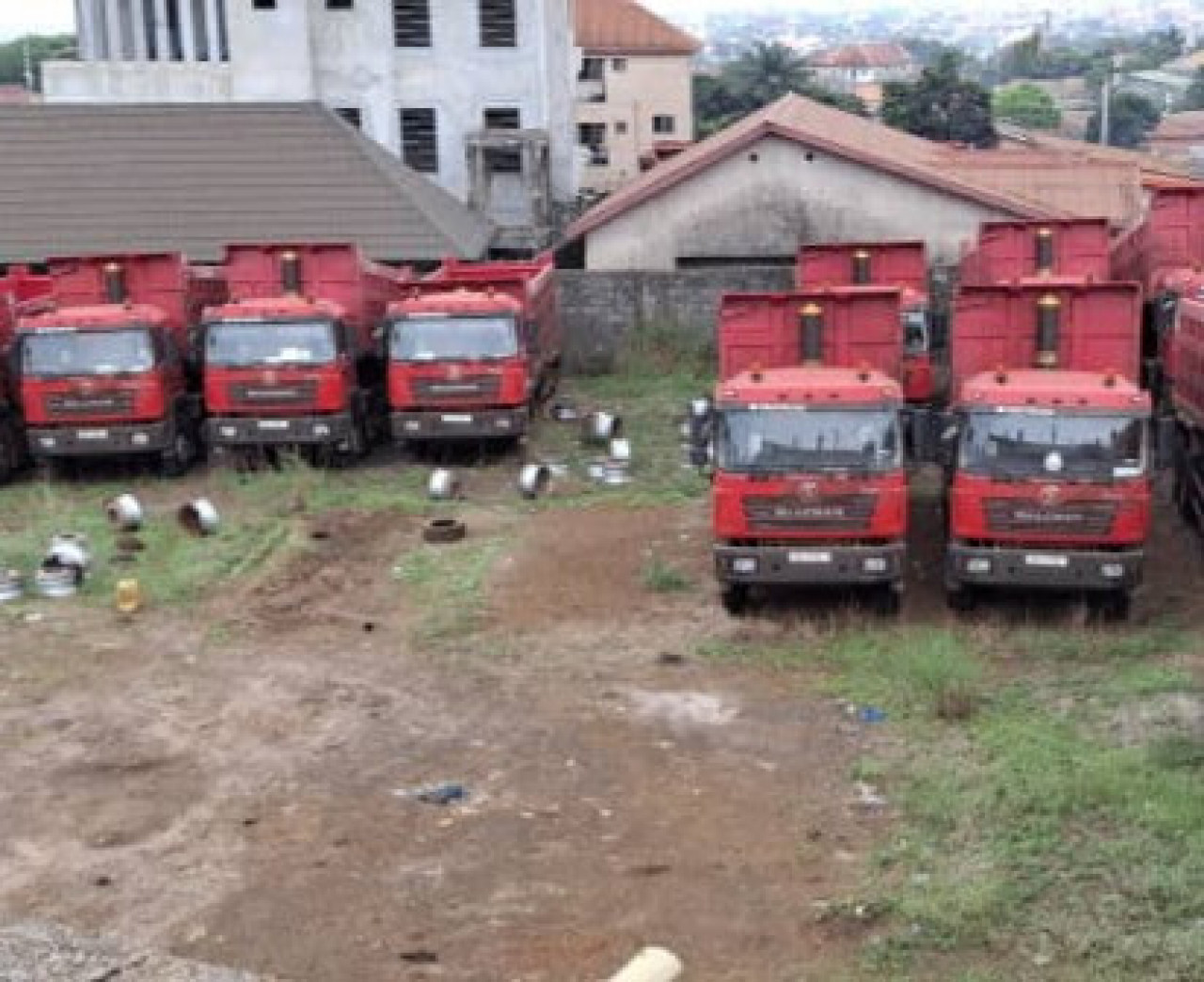 SHACMAN SORTIE D'USINE, Camions - Autobus, Conakry