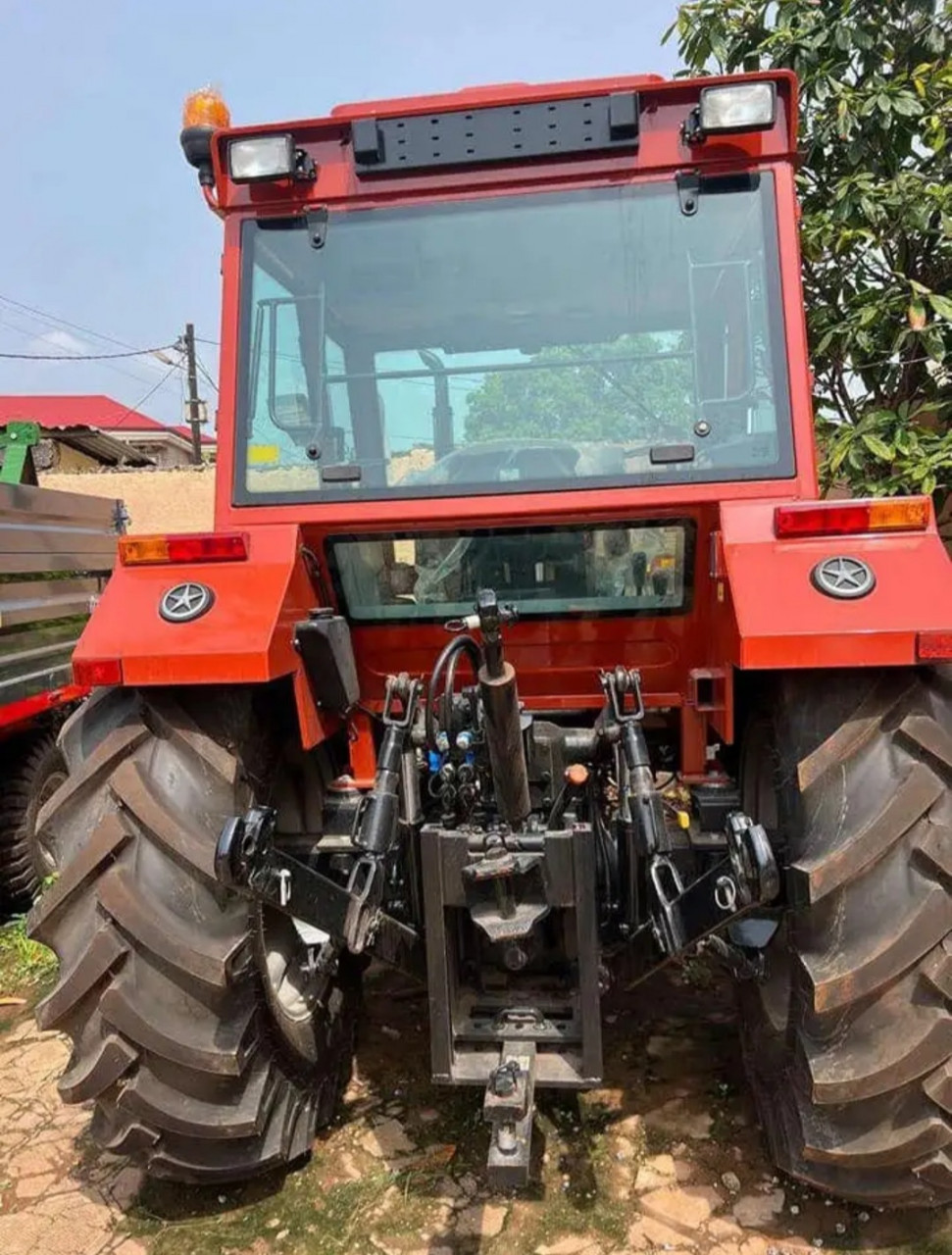 TRACTEUR AGRICOLE, Camions - Autobus, Conakry