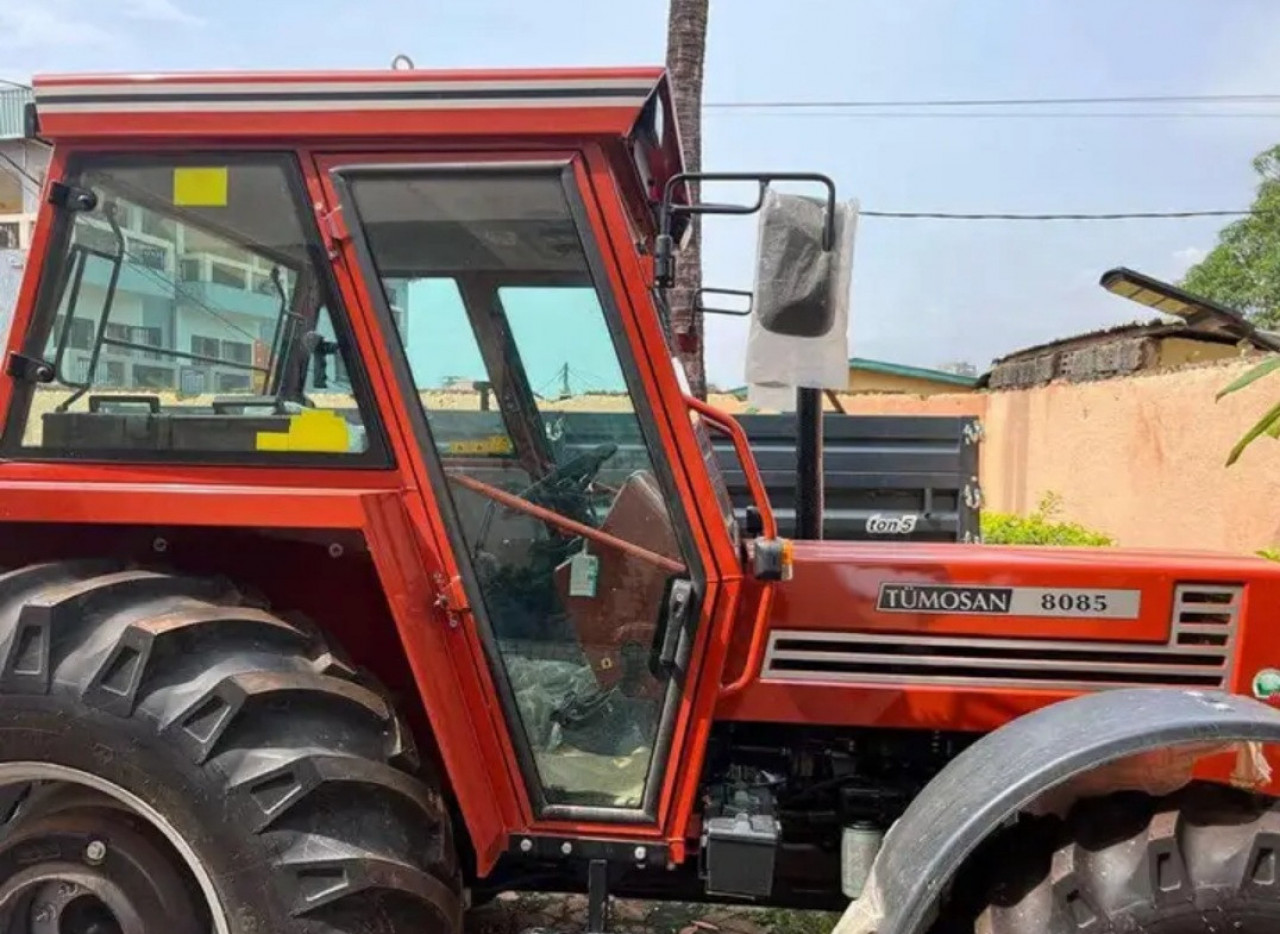 TRACTEUR AGRICOLE, Camions - Autobus, Conakry