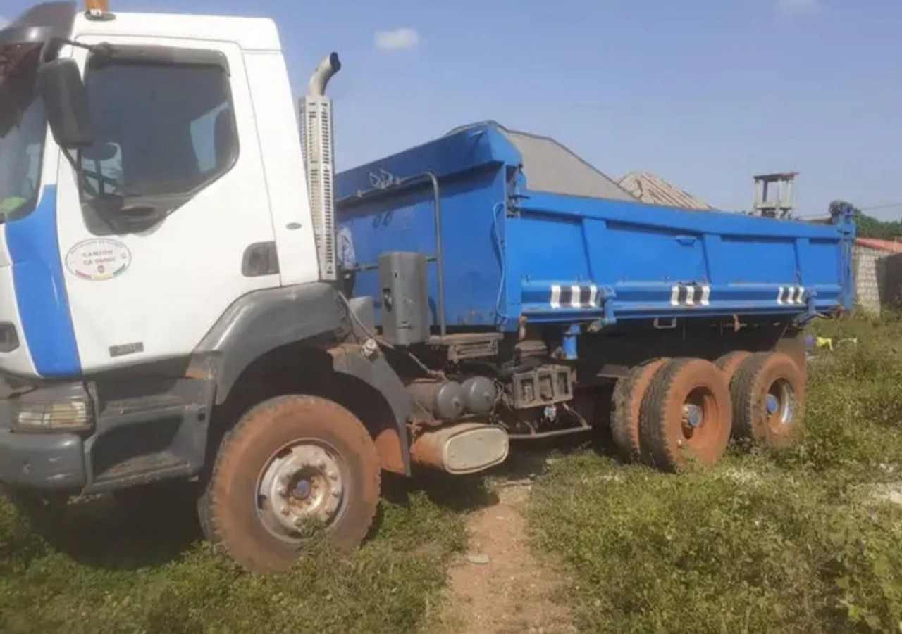 RENAULT KERAX BENNE 10 ROUES, Camions - Autobus, Conakry