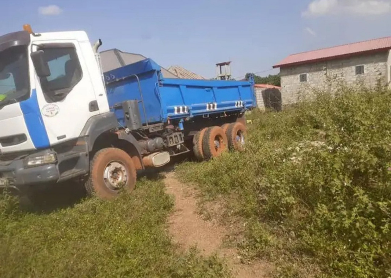 RENAULT KERAX BENNE 10 ROUES, Camions - Autobus, Conakry