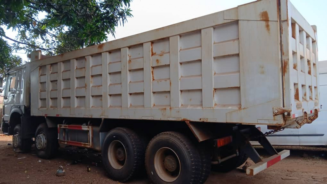 CAMIONS HOWO BENNE 12 ROUES, Camions - Autobus, Conakry