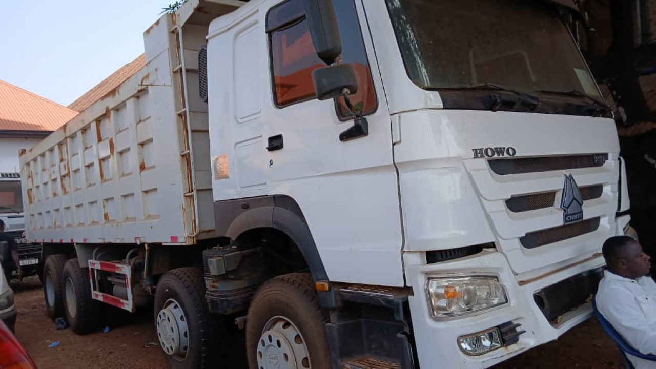 CAMIONS HOWO BENNE 12 ROUES, Camions - Autobus, Conakry