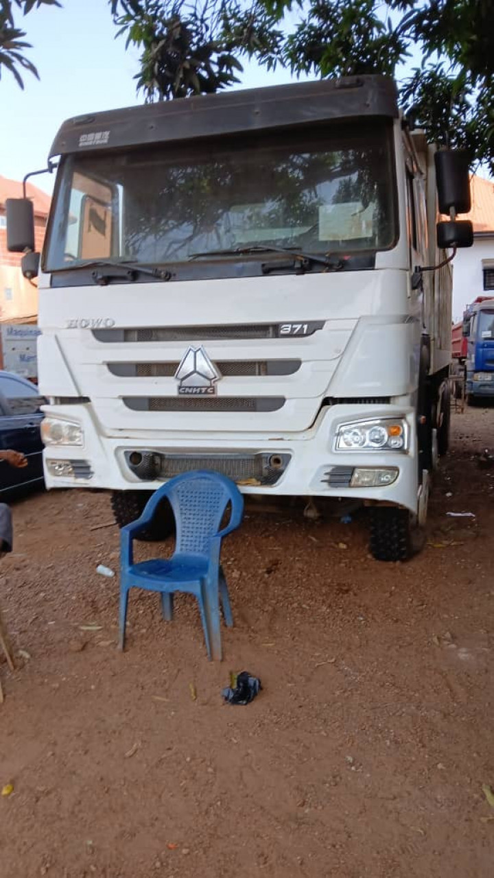 CAMIONS HOWO BENNE 12 ROUES, Camions - Autobus, Conakry