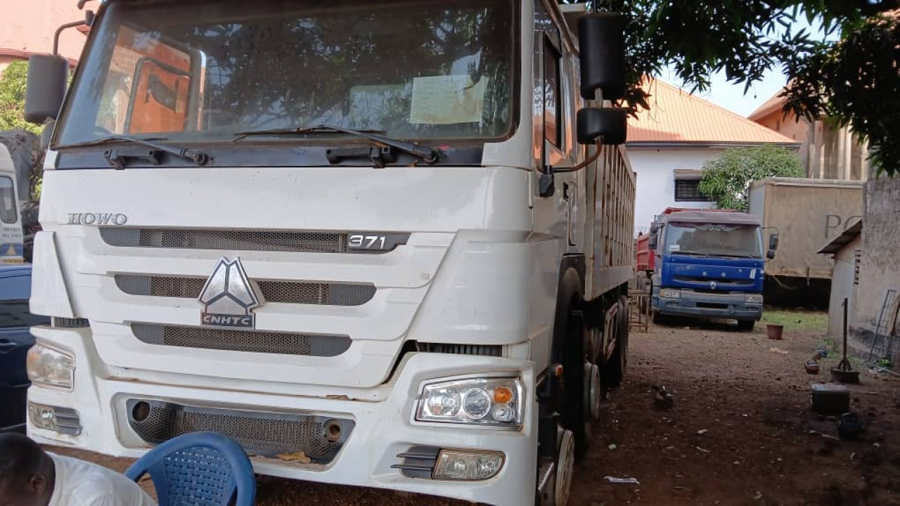 CAMIONS HOWO BENNE 12 ROUES, Camions - Autobus, Conakry