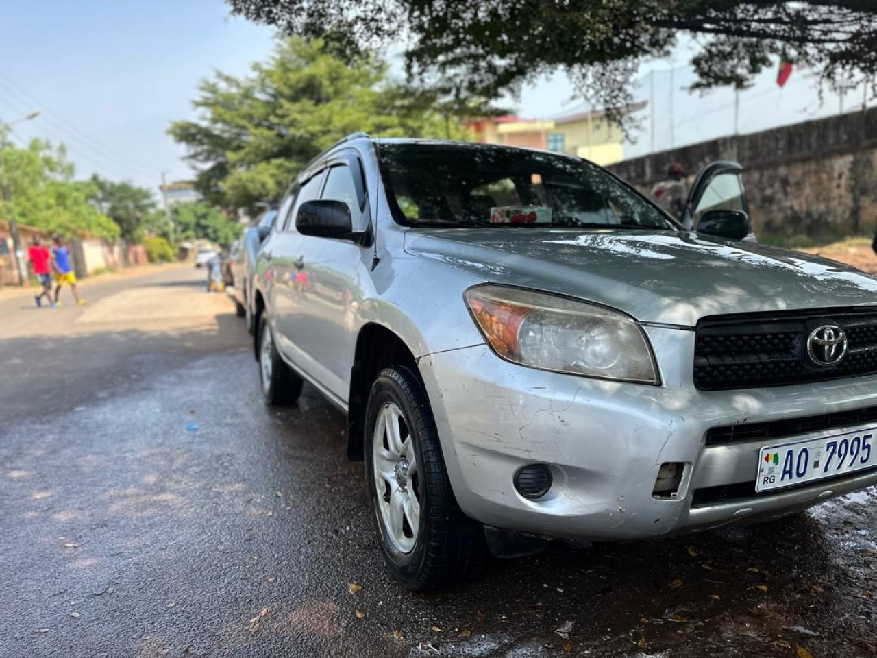 TOYOTA Rav4, Voitures, Conakry