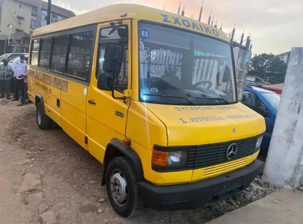 BUS MERCEDES, Camions - Autobus, Conakry