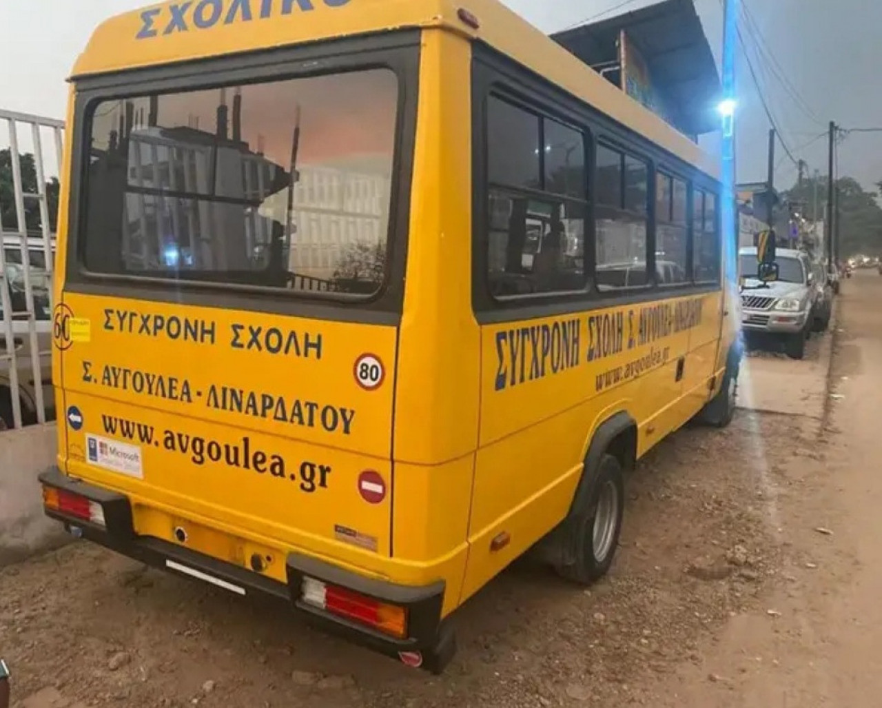 BUS MERCEDES, Camions - Autobus, Conakry