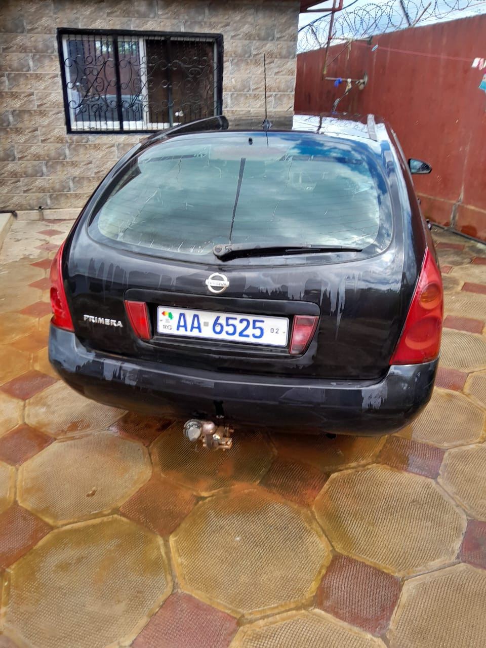 Nissan primera familiale, Voitures, Conakry